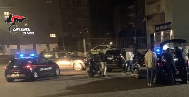 Paternò, in piazza con dosi di hashish: due giovani arrestati dai carabinieri