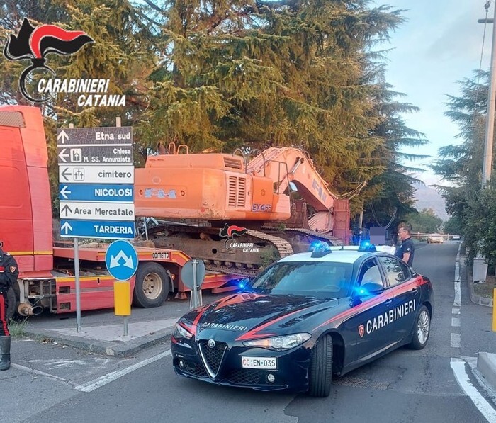 Pedara, mezzi da lavoro rubati e l’ombra degli assalti ai bancomat: 7 veicoli recuperati, arrestato 64enne