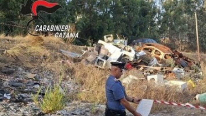 Ramacca, rogo di rifiuti in contrada Cicagli: denunciati due uomini