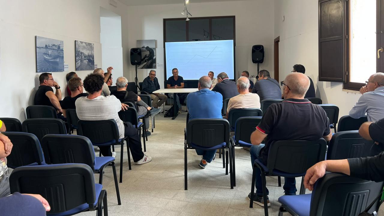 Caro-gasolio, la pesca trapanese protesta: “Serve prezzo fisso sennò ci fermeremo”