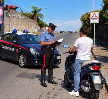 Non si ferma all’alt per eludere un controllo, fuga rocambolesca nel Catanese: arrestato 44enne evaso