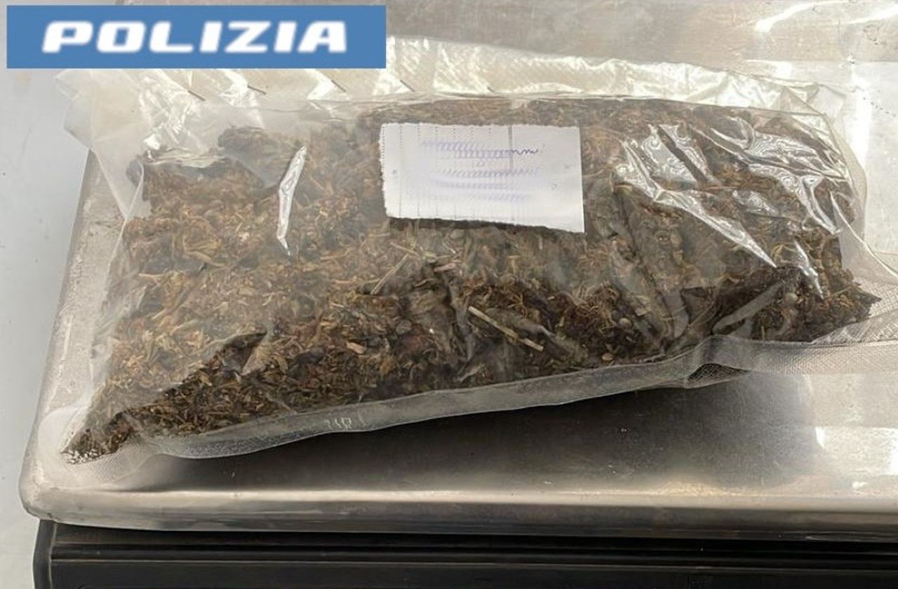 Controlli nel quartiere Picanello di Catania, scoperto un laboratorio di droga “home made”: arrestata 54enne