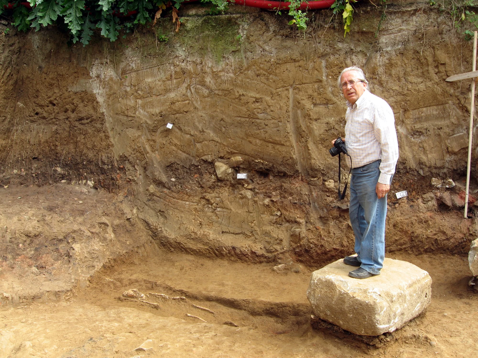 Cefalù, all’Osterio Magno la mostra dedicata ad Amedeo Tullio: esposti reperti archeologici inediti