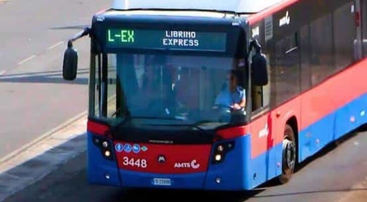 Librino, bus deviati dopo gli atti vandalici: cittadini di viale Moncada in protesta. AMTS: “Limitazione necessaria per la sicurezza”