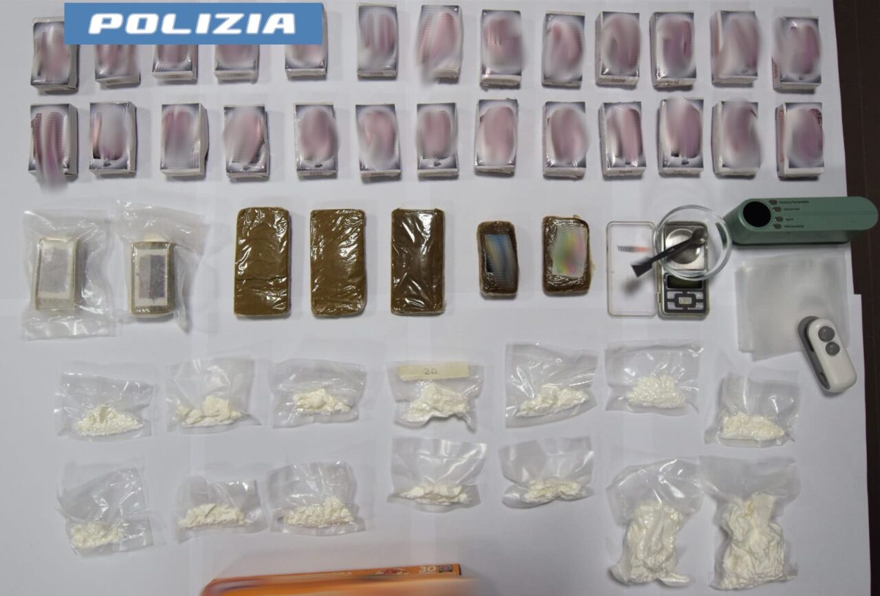 Maxi sequestro di droga a Caltagirone: arrestati un uomo e una donna in possesso di quasi mezzo chilo di cocaina e 3,3 chili di hashish
