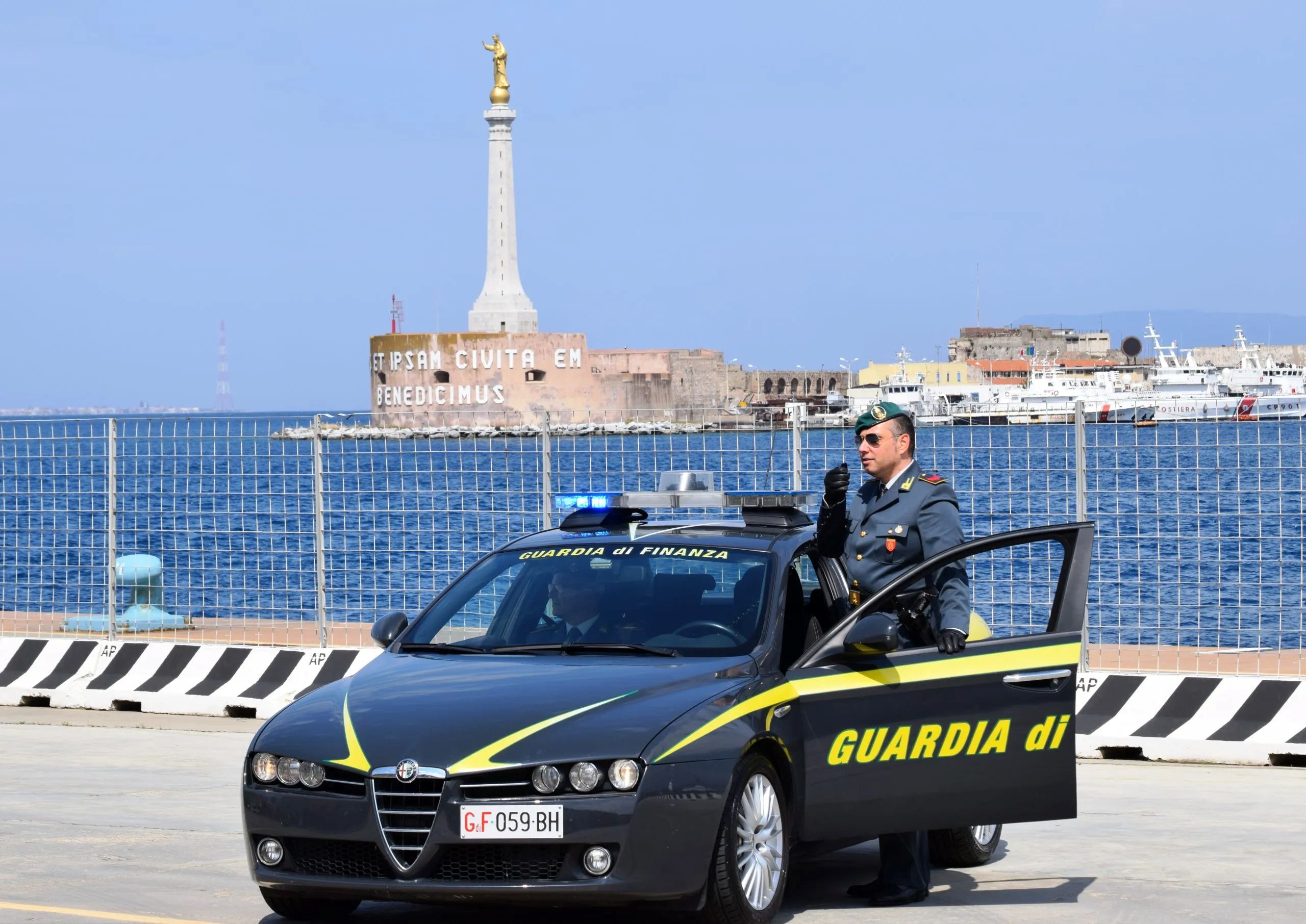 Blitz nel Messinese, scoperte otto discariche abusive lungo la costa tirrenica: cinque indagati