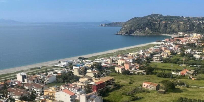 Milazzo, 42enne trovato morto sulla spiaggia di Ponente: il corpo localizzato grazie al cellulare