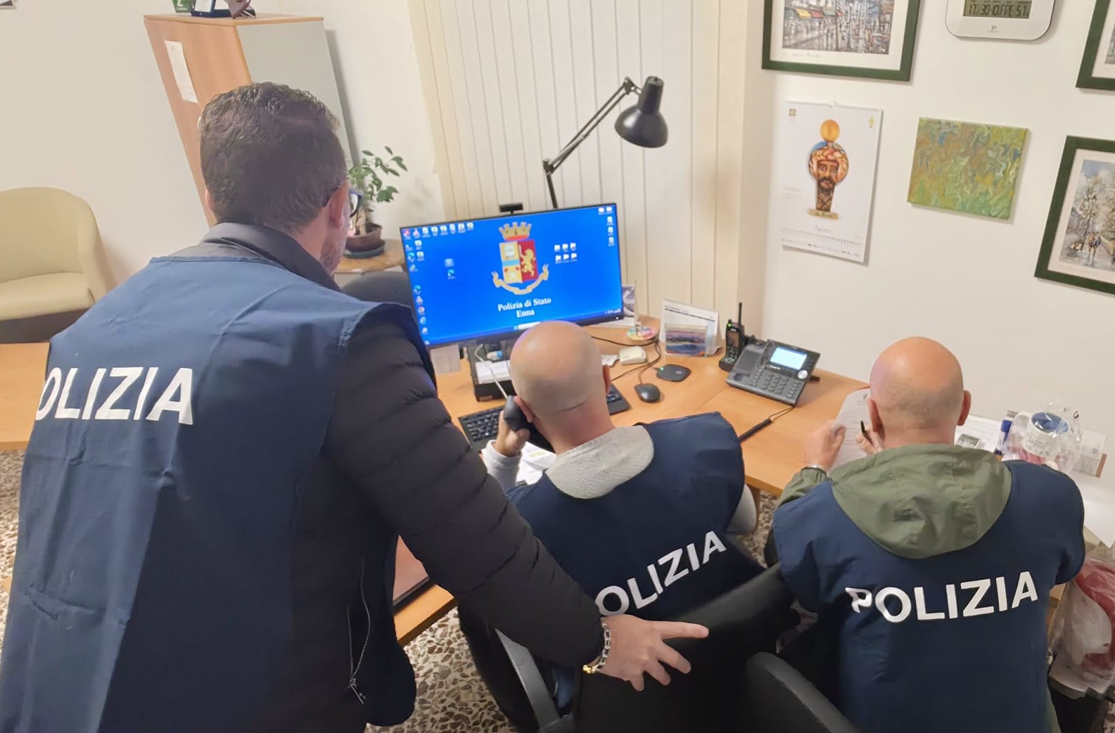 Enna, minacce e incitamenti alla violenza su Instagram prima del corteo studentesco: minorenne denunciato dalla Digos