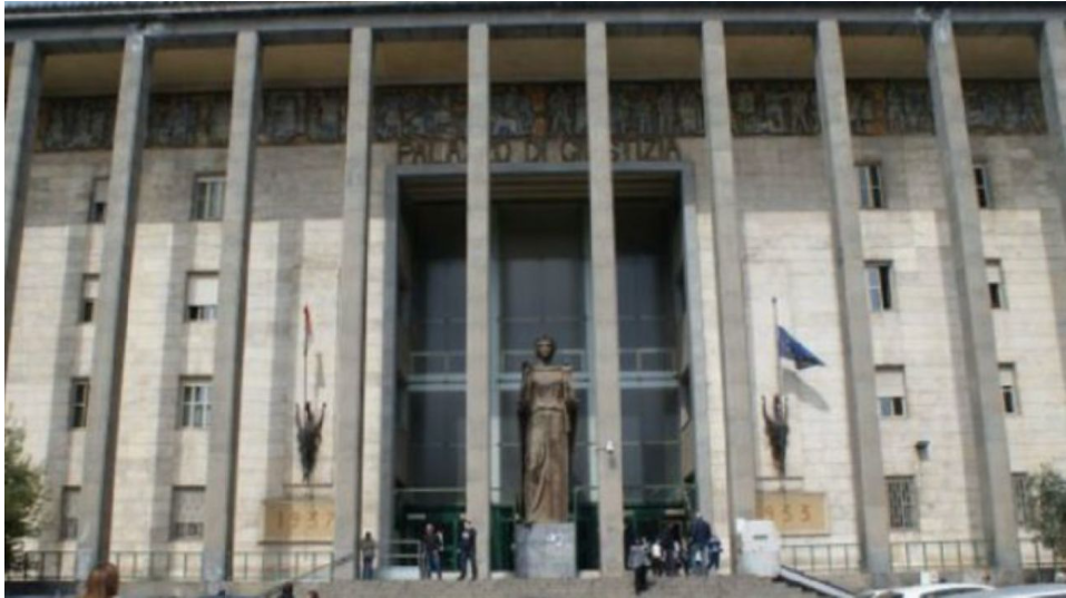 Kalashnikov rubato dal carcere di Bicocca: a processo agente penitenziaria