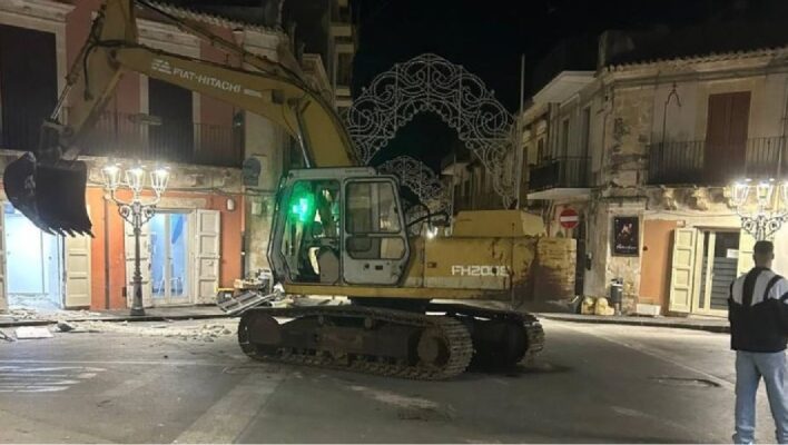 Prese d’assalto due banche nel Siracusano: utilizzato un escavatore