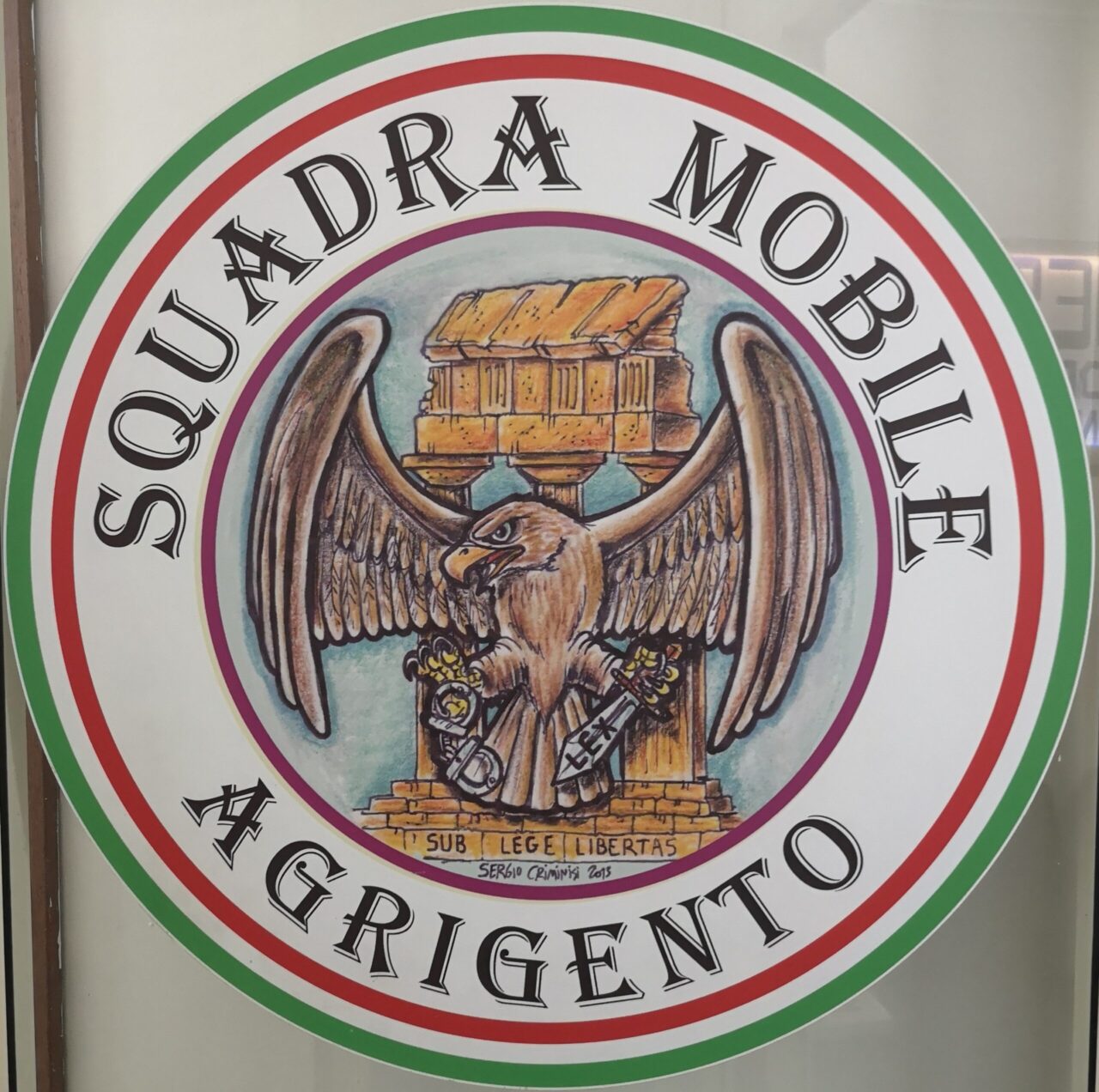 Agrigento, finto poliziotto truffa un anziano: bonifico da 29.500 euro, scattano i domiciliari