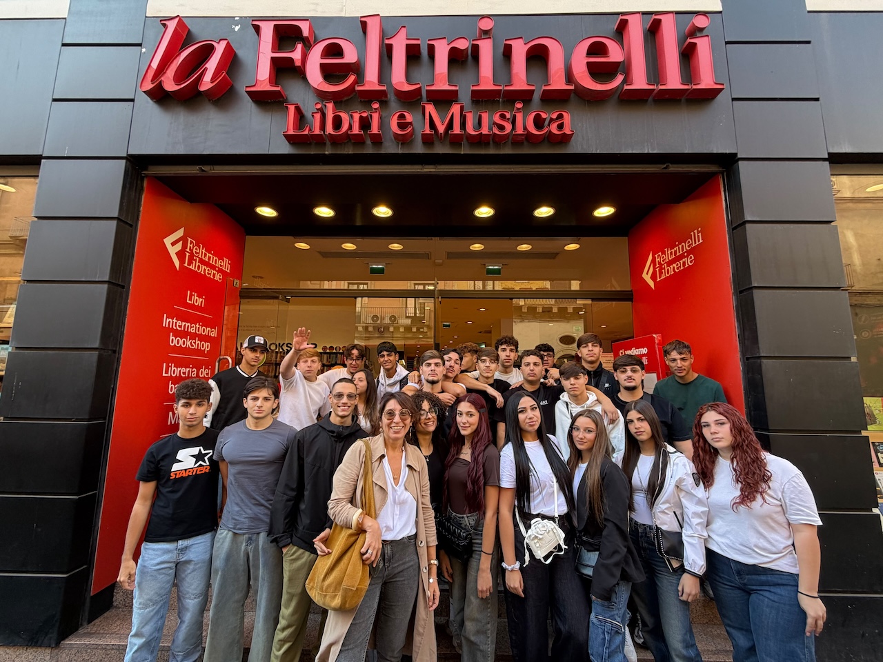 Grande trionfo letterario dell’Istituto Carlo Gemmellaro di Catania alla Feltrinelli di Catania!