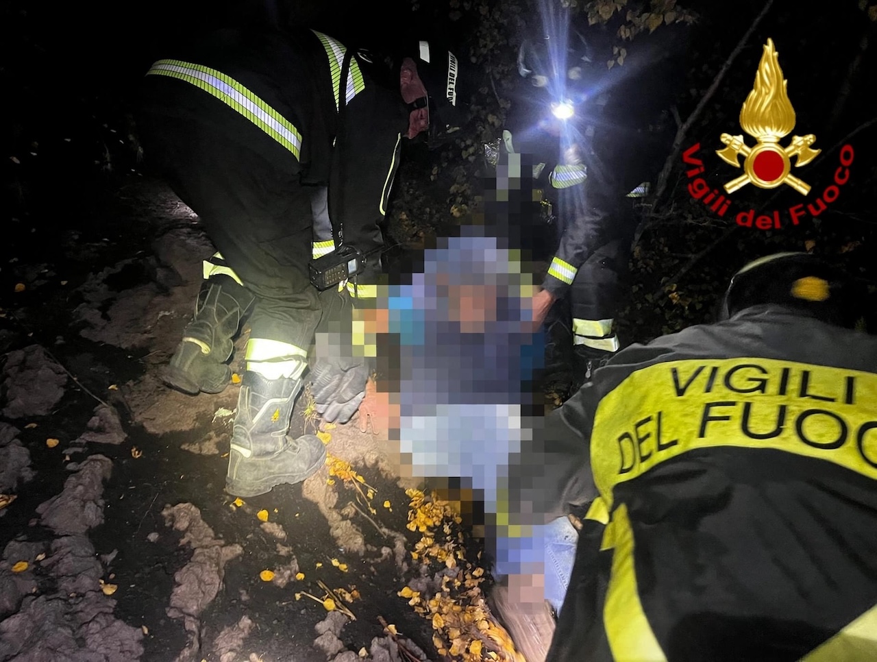 Etna, escursionista ferito sul versante Nord: soccorso dai Vigili del Fuoco vicino alla grotta di Serracozzo