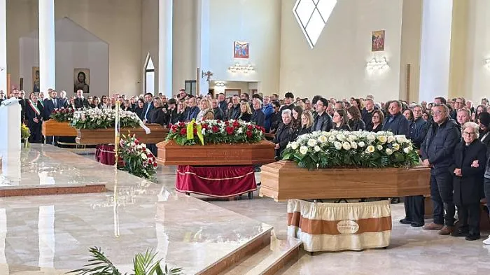 funerali braccianti morti
