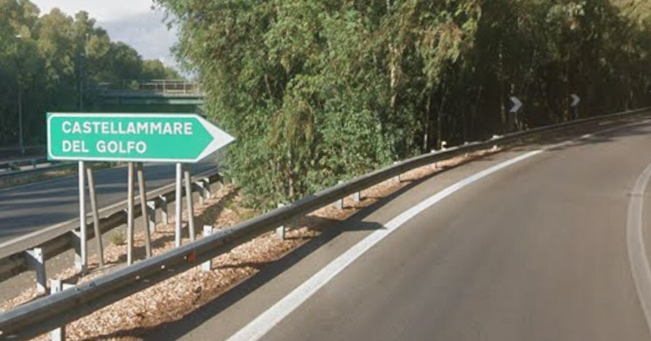 Tir in avaria sulla A29, traffico bloccato verso Trapani: disagi a Castellammare del Golfo