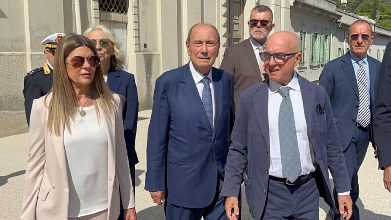Messina, il Comune si riappropria di un’ex baraccopoli cittadina. Schifani: “Il sistema funziona”