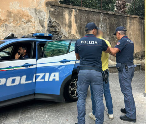 Diciotto anni di presunte violenze sulla moglie e sui quattro figli: 51enne arrestato ad Acireale