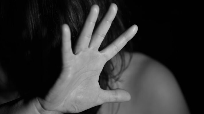 Violenza di genere in Sicilia, stanziati dei fondi regionali per affrontare l’emergenza. Albano: “Offrire alle donne percorsi di tutela”