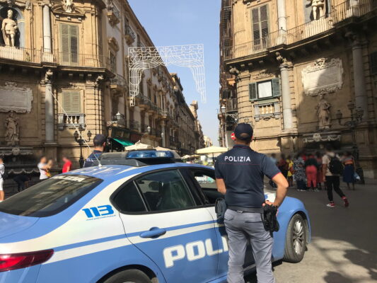Ruba una e-bike dal residence e scappa verso Borgo Vecchio: inseguito e arrestato a Palermo