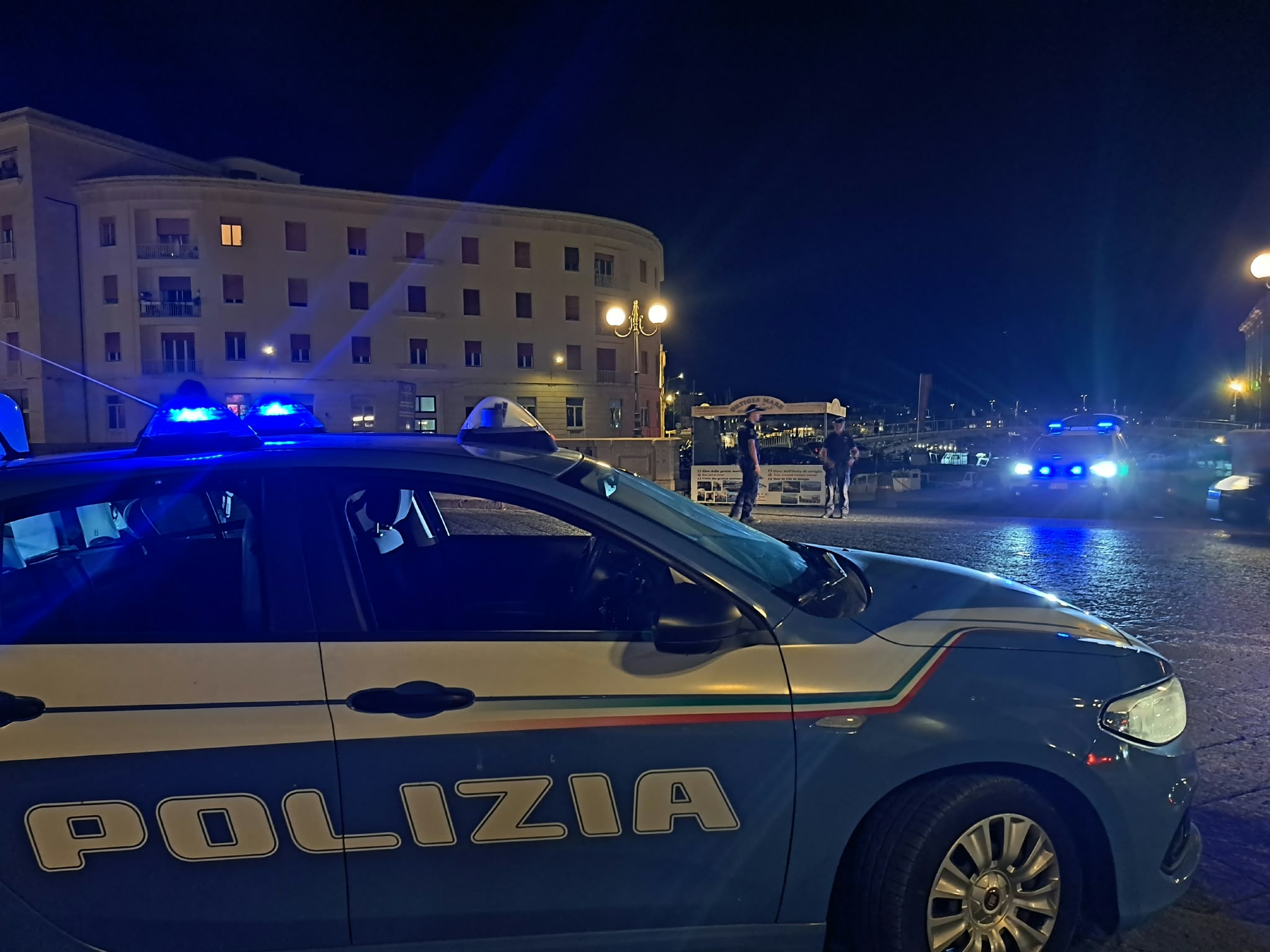 Coltello da 14 centimetri e furti in casa e in condominio: quattro denunciati a Siracusa