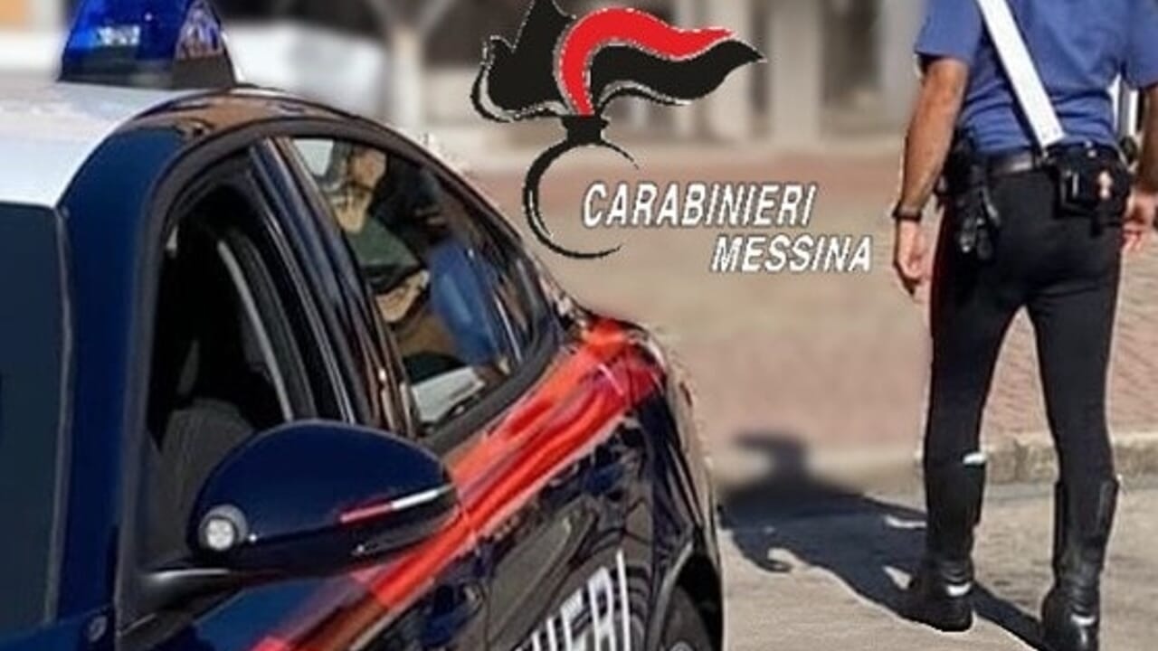 Rompe la vetrina di un negozio e porta via una bici elettrica: un arresto a Messina