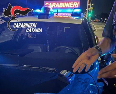 In giro per Catania sotto effetto di alcol e senza patente di guida