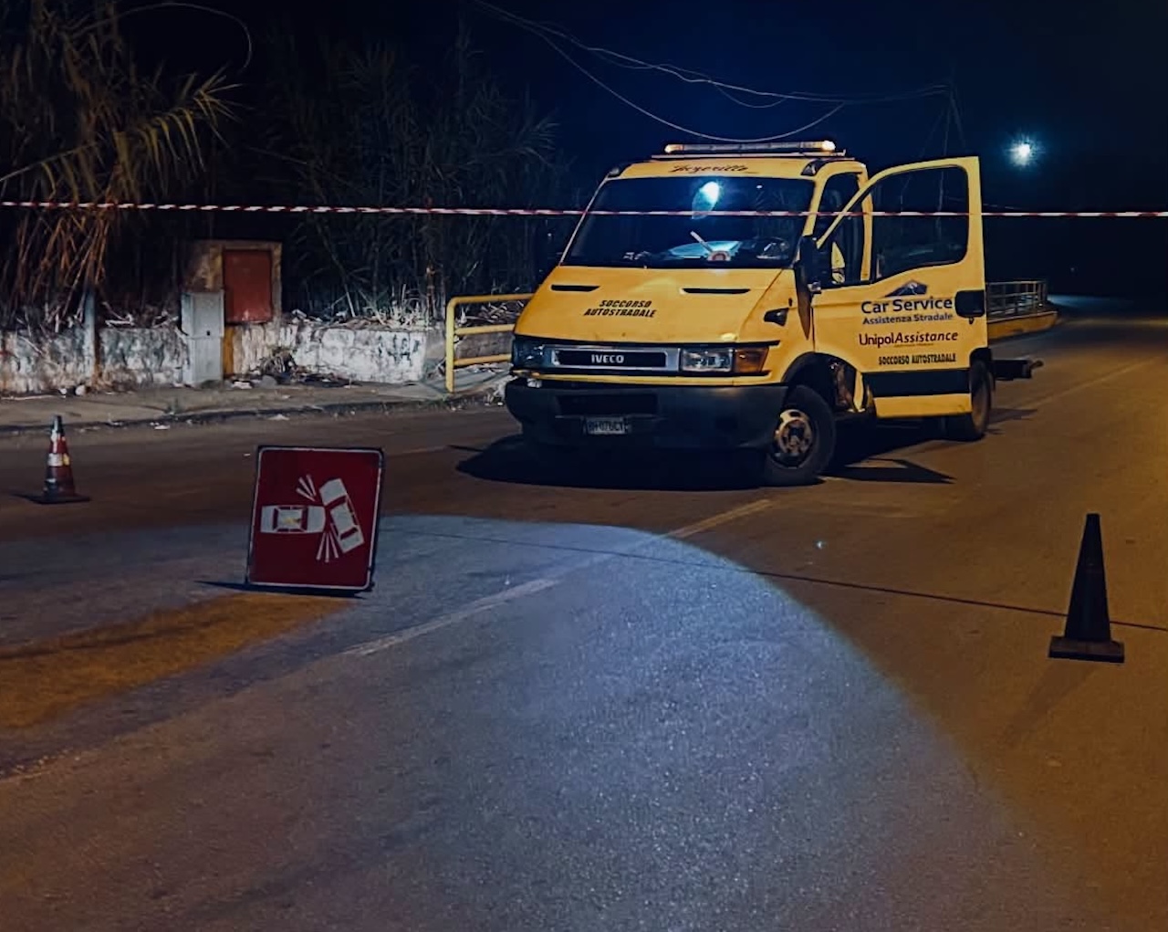 Incidente mortale sulla Statale 113 tra Palermo e Ficarazzi: muore un 27enne nello scontro tra scooter e furgone