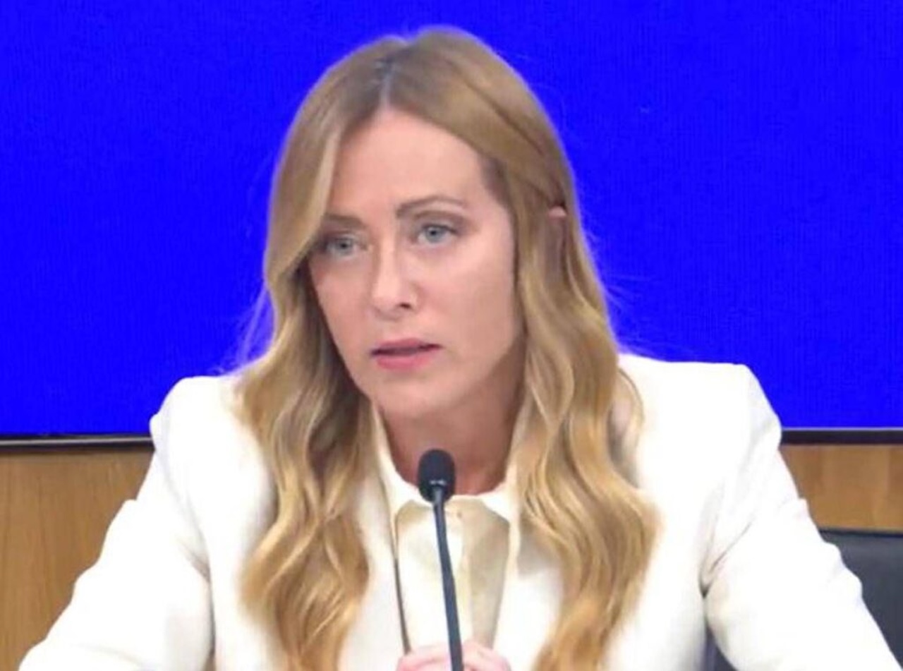Manovra da 26 miliardi, Meloni: “Taglio delle tasse, sostegno a famiglie e giovani”. Governo compatto anche sull’Ucraina