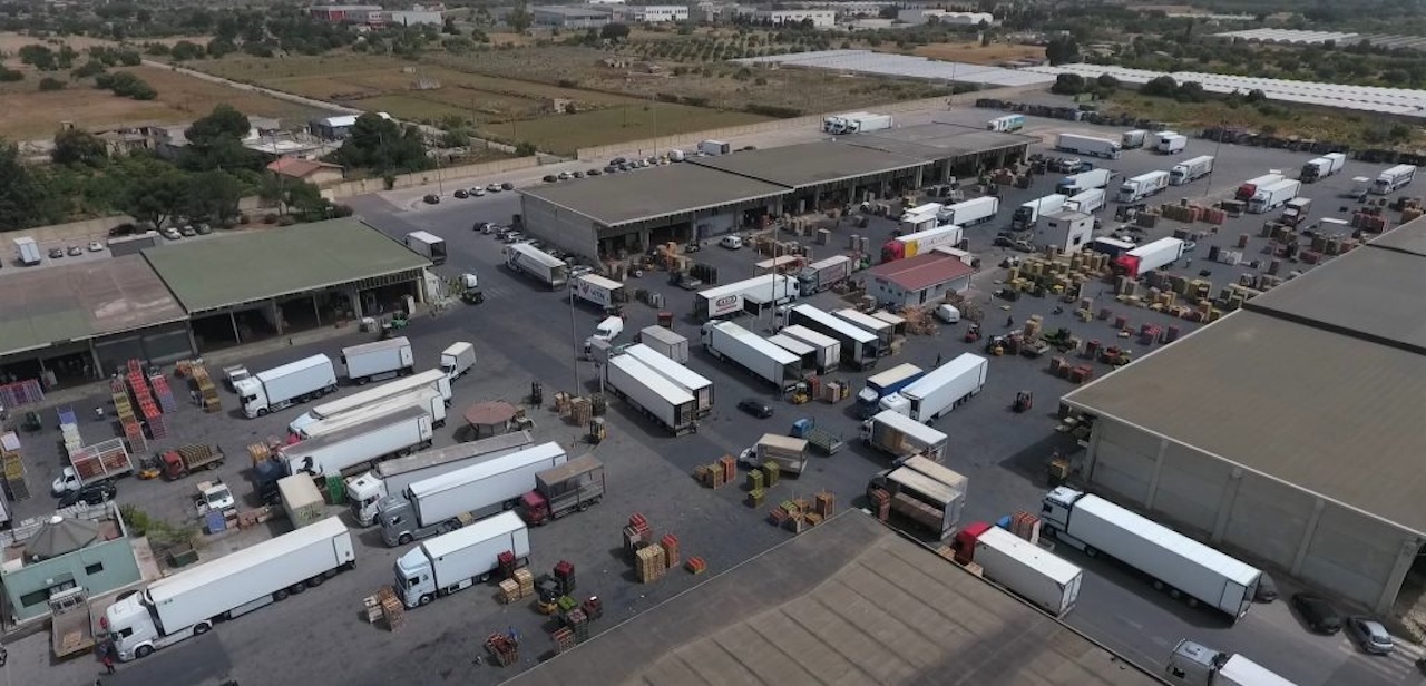 Sciopero autotrasportatori, paralizzato il mercato ortofrutticolo di Vittoria: tir fermi e tonnellate di prodotti a rischio