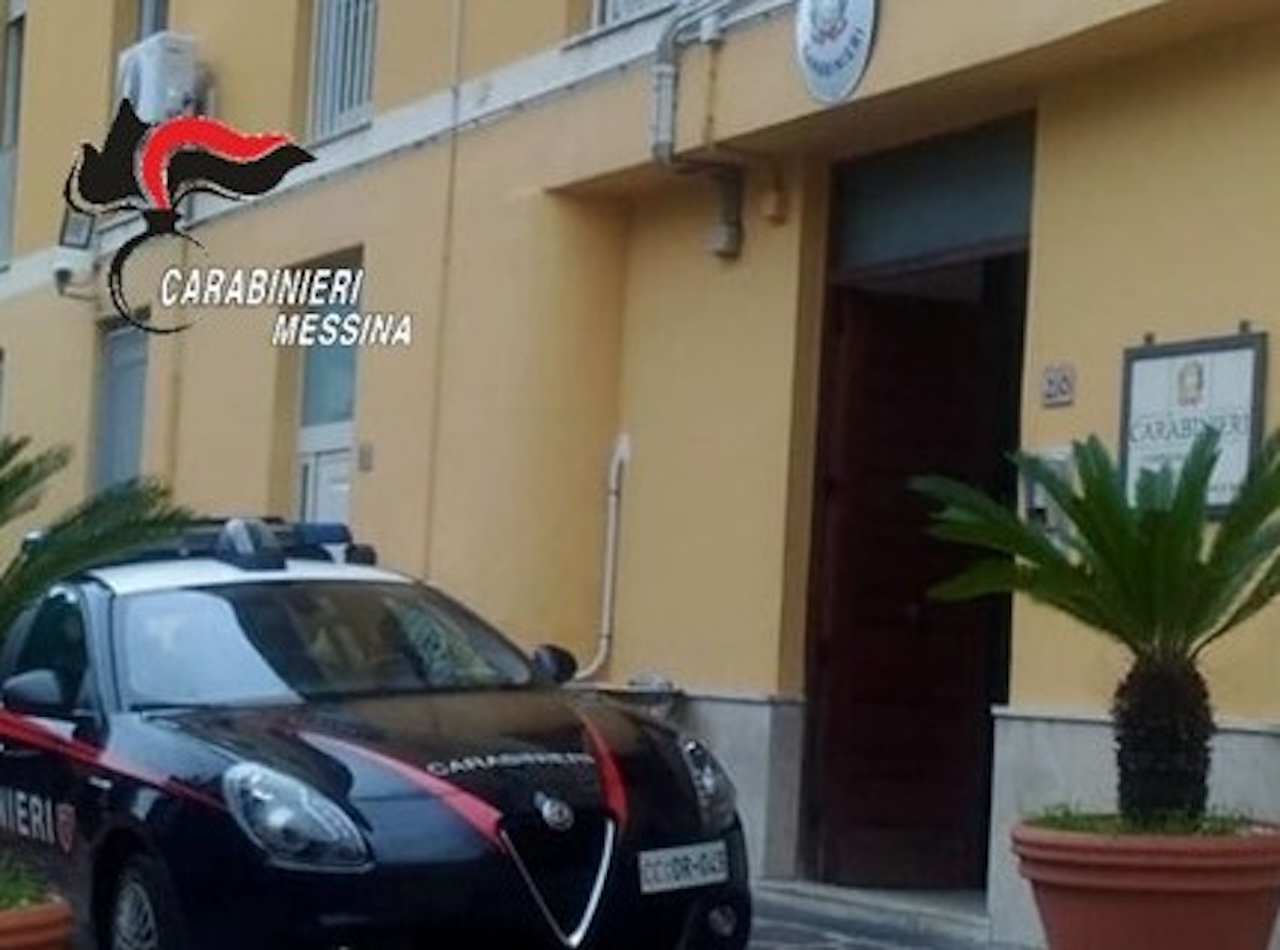 Piraino, rapinano un 21enne e lo colpiscono con una bottiglia per rubargli 600 euro: individuato anche il secondo minorenne
