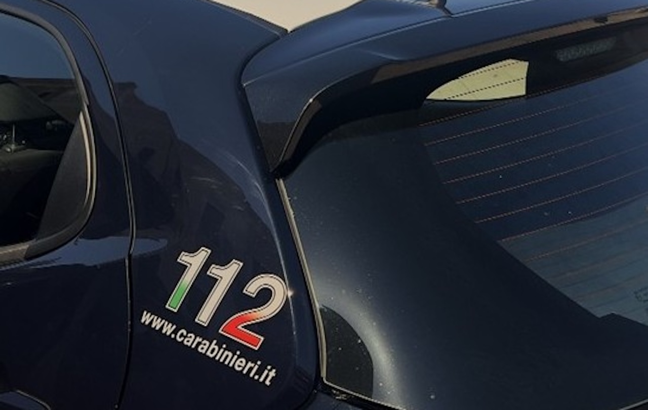 Torregrotta, finto carabiniere irrompe in casa di un’85enne e la sequestra per derubarla: arrestati due giovani catanesi