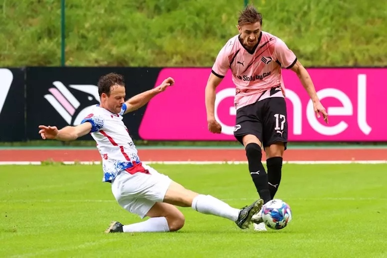 Palermo, quarta vittoria consecutiva: Carrarese battuta 2-1 al Barbera, decide Vavassori