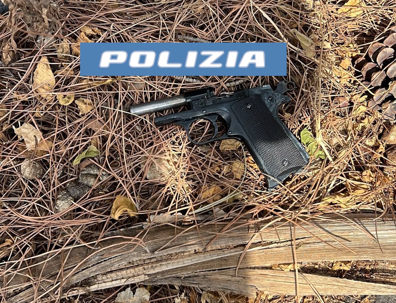 Catania, fuggono in moto dalla Polizia e lanciano una pistola in strada: arrestati due giovani