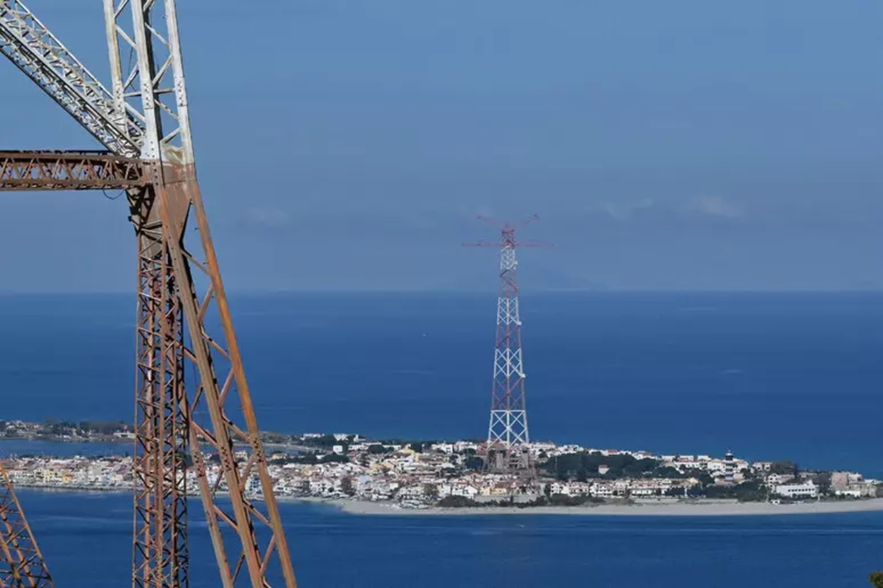 Ponte sullo Stretto, indagine per corruzione: il Ros acquisisce documenti al Mit e al Cipess