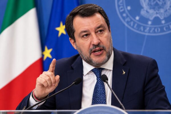 Pensioni, Salvini annuncia l’uscita a 64 anni dal 2027: “Superare la legge Fornero, tre anni di vita restituiti ai lavoratori”