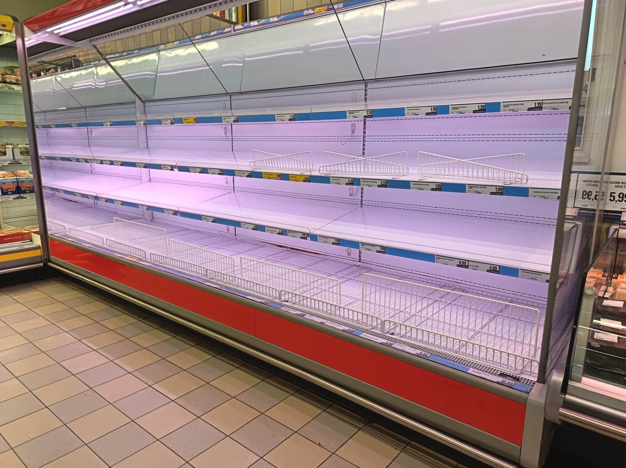 Sciopero tir, supermercati con scaffali vuoti al Sud: il caro carburanti mette a rischio gli approvvigionamenti