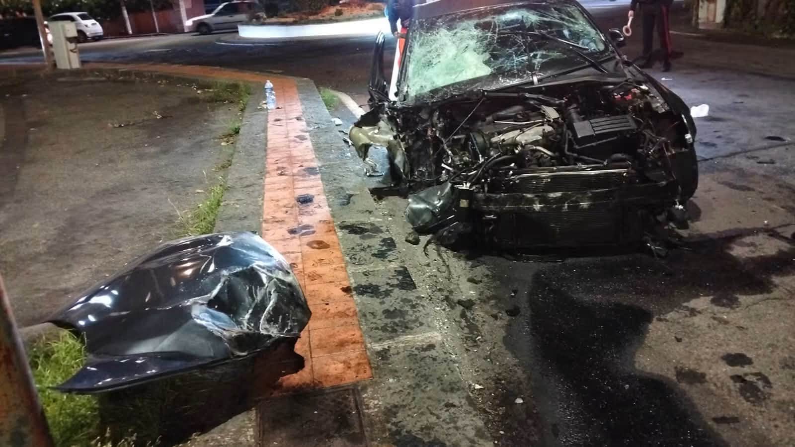Incidente a Trecastagni, perde il controllo dell’auto e si schianta contro un muro: grave un uomo