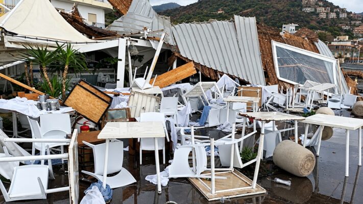 Tromba d’aria a Letojanni, a rimanere danneggiato dalle raffiche di vento il lungomare [VIDEO]