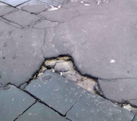 Strade dissestate, via Musumeci e via Conte Ruggero abbandonate