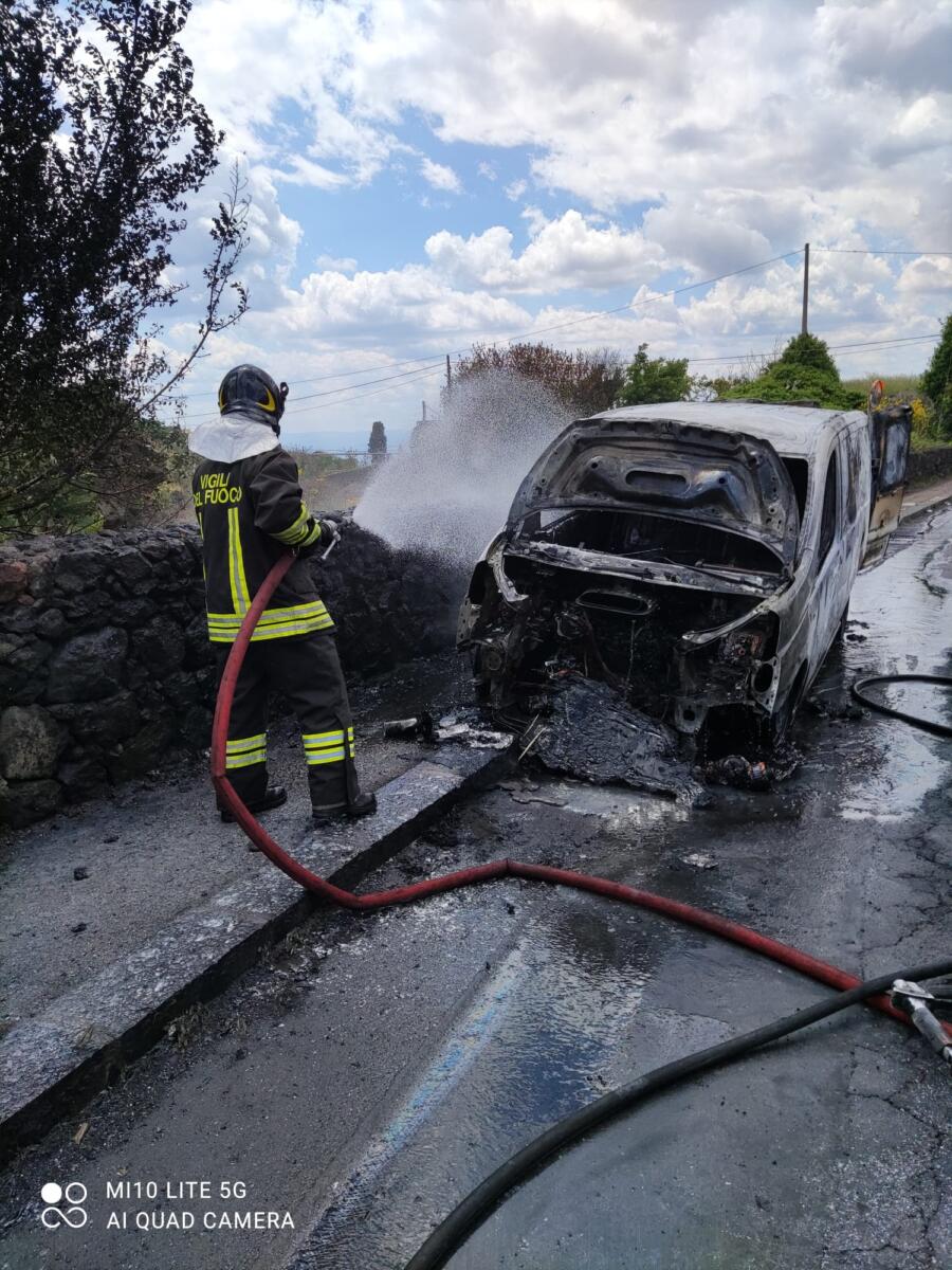 Incendio Paternò 20 aprile 2021