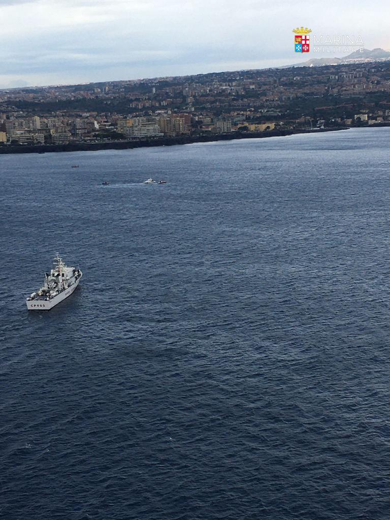 Ricerche militare statunitense scomparso in mare Catania veduta dall'elicottero della Marina Militare