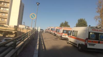 Ambulanze in fila a Palermo
