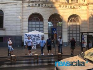 Ex autisti One Emergenza Catania protestano di fronte all'ospedale Garibaldi (3)