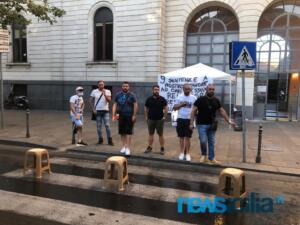 Ex autisti One Emergenza Catania protestano di fronte all'ospedale Garibaldi (7)