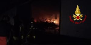 Incendio capannone Biancavilla