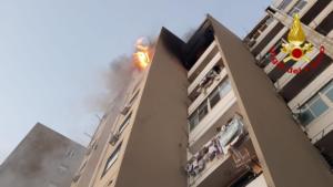 Incendio a Librino, abitazione in fiamme in viale Moncada