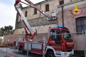 Emergenza sisma, operazioni di messa in sicurezza della chiesa di Pennisi - Le FOTO