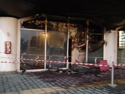 Alcuni scatti dell'incendio di ieri all'aeroporto di Catania