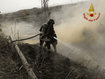 Alcuni momenti dell'intervento dei vigili del fuoco