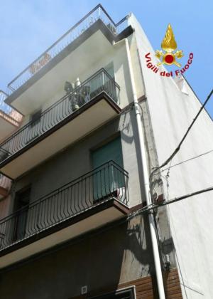 incendio acitrezza 4